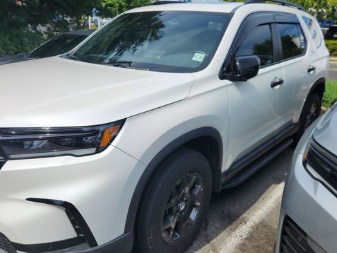 Used 2023 Honda Pilot TrailSport image 1