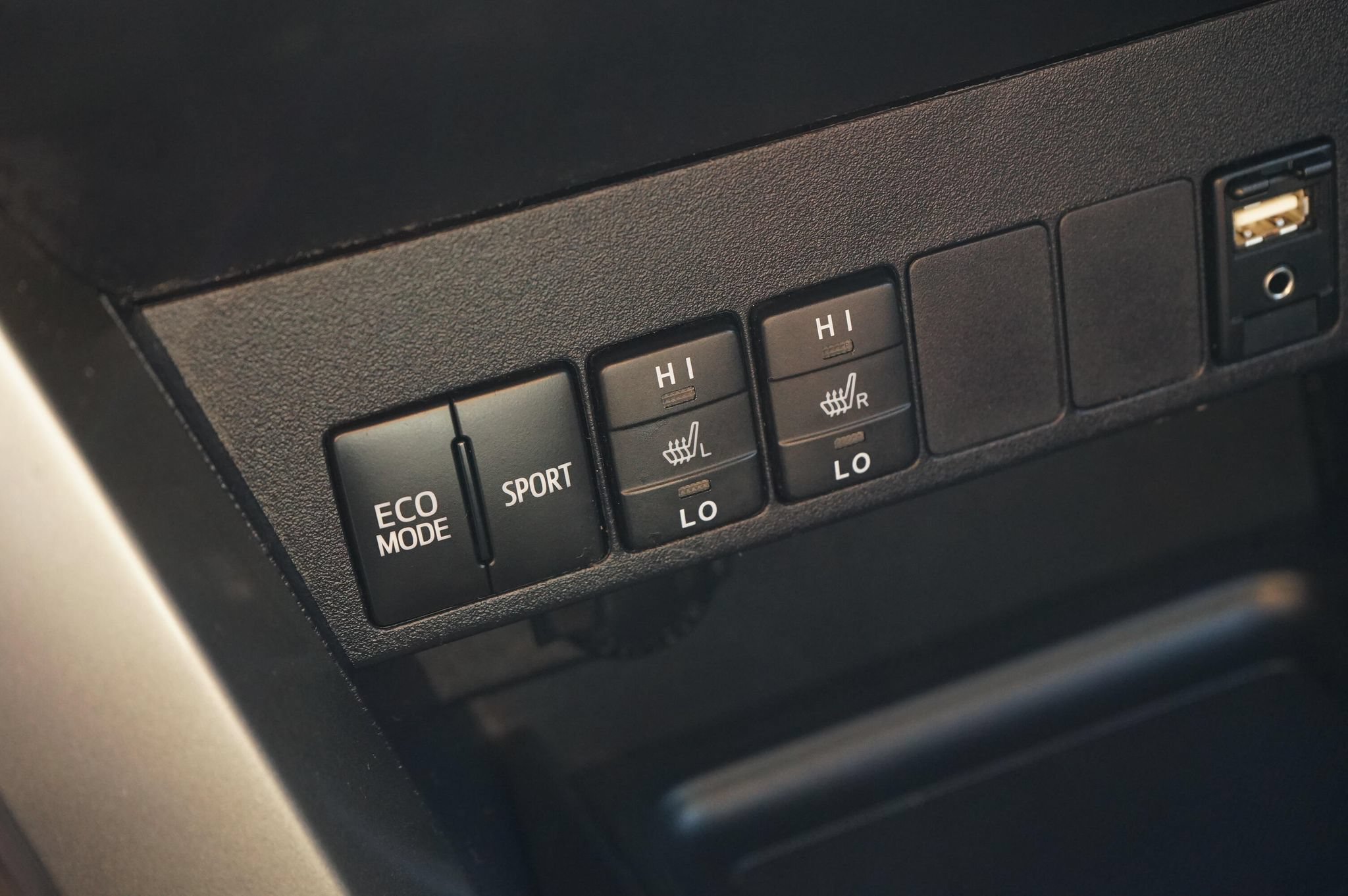Used 2015 Toyota RAV4 Limited AWD/4WD image 22