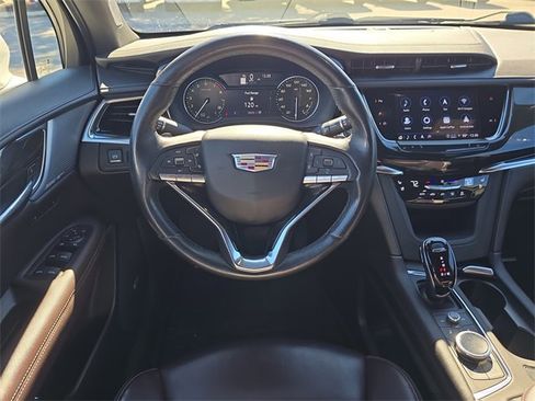 Used 2023 Cadillac XT6 Premium Luxury image 16