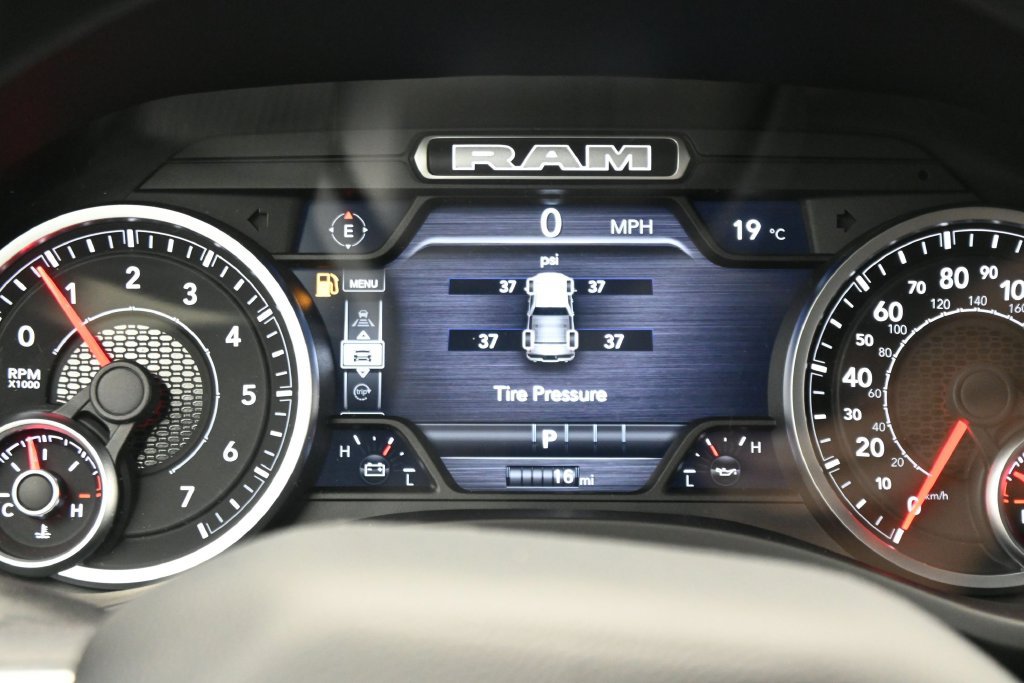 Used 2027 RAM 1500 Express AWD/4WD image 17