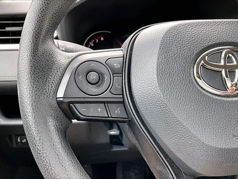 Used 2025 Toyota RAV4 XLE FWD image 24