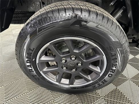 Certified 2020 Jeep Gladiator Overland w/ Cold Weather Group image 9