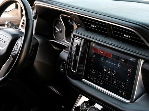 Used 2021 GMC Yukon XL Denali image 23