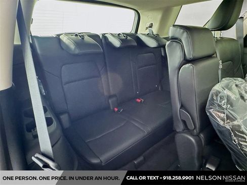 New 2025 Nissan Pathfinder Platinum w/ Black Appearance Package image 29