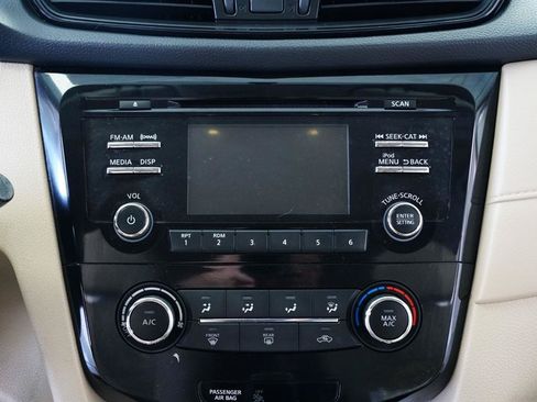 Used 2017 Nissan Rogue S w/ Appearance Package AWD/4WD image 19
