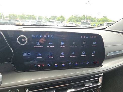 Used 2025 Chevrolet Traverse LT FWD image 21