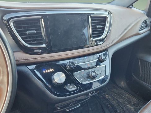 Used 2020 Chrysler Pacifica Limited w/ Advanced Safetytec Group image 25