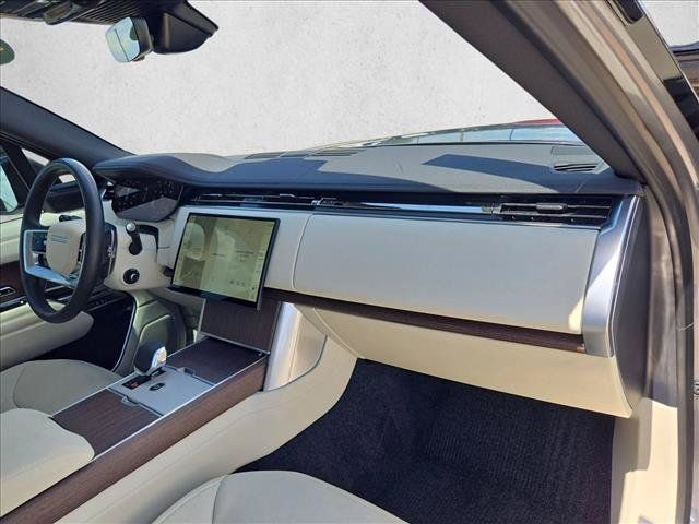 Used 2025 Land Rover Range Rover SE AWD/4WD image 19