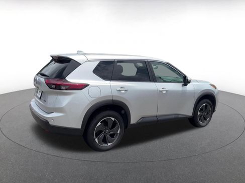 Used 2025 Nissan Rogue SV AWD/4WD image 14