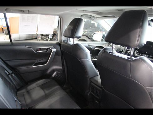 Used 2023 Toyota RAV4 XLE Premium image 20