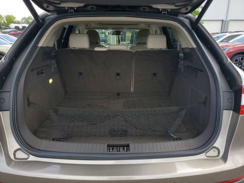 Used 2016 Lincoln MKX Reserve w/ Driver Assistance Package FWD image 8