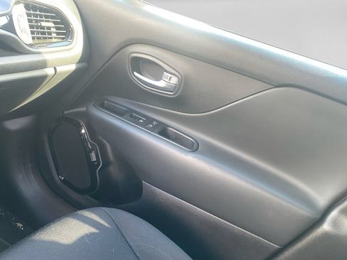 Used 2020 Jeep Renegade Altitude FWD image 19