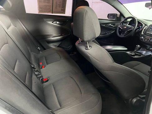 Used 2018 Chevrolet Malibu LT image 16