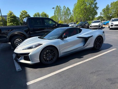Used 2024 Chevrolet Corvette Z06 RWD image 10