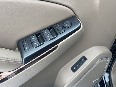 Used 2018 GMC Yukon SLT image 19