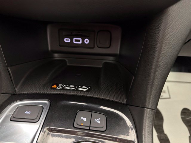 Used 2023 Chevrolet Equinox Premier AWD/4WD image 32