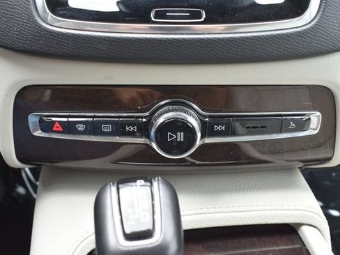 Used 2017 Volvo XC90 T6 Momentum w/ Convenience Package AWD/4WD image 29