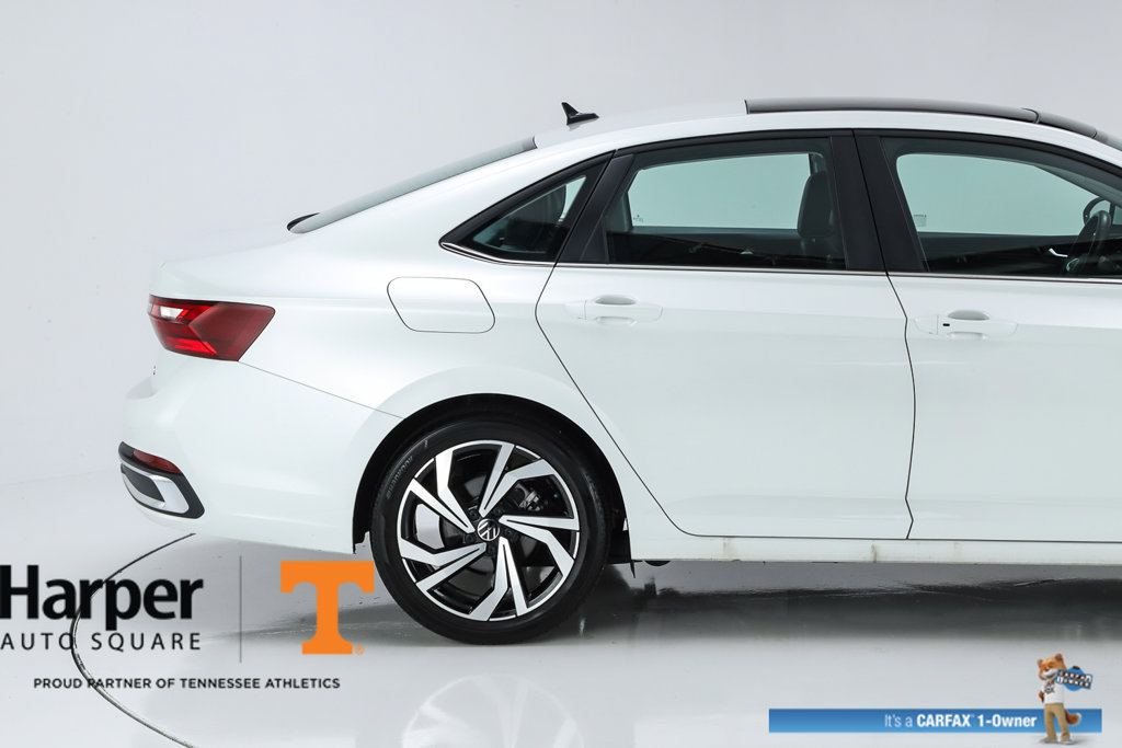 Used 2025 Volkswagen Jetta SEL FWD image 11