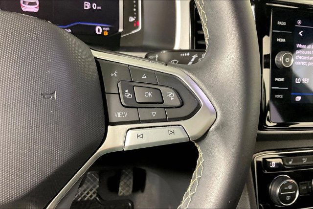 Used 2023 Volkswagen Atlas Cross Sport SE FWD image 11