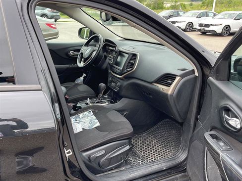 Used 2015 Jeep Cherokee Latitude w/ Comfort/Convenience Group AWD/4WD image 17
