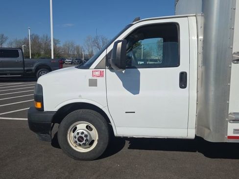 Used 2018 GMC Savana 3500 Extended w/ Driver Convenience Package image 15