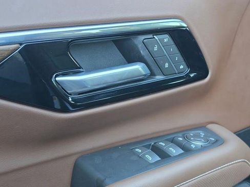 Certified 2025 Chevrolet Suburban High Country AWD/4WD image 8