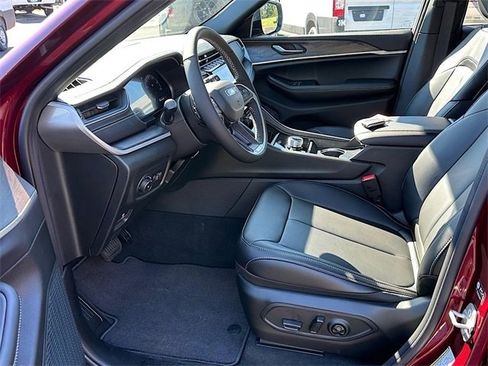 New 2025 Jeep Grand Cherokee Limited image 11