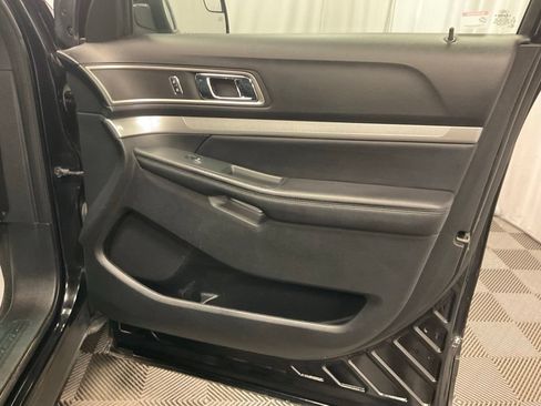 Used 2016 Ford Explorer XLT w/ Equipment Group 202A AWD/4WD image 28