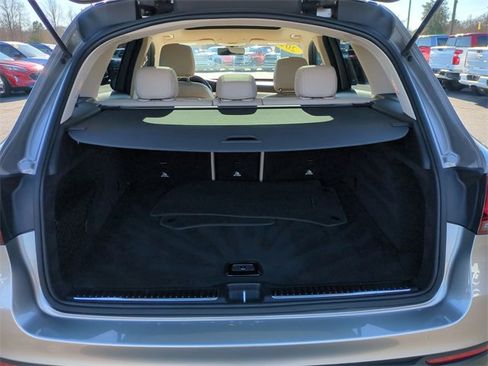 Used 2021 Mercedes-Benz GLC 300 4MATIC image 23