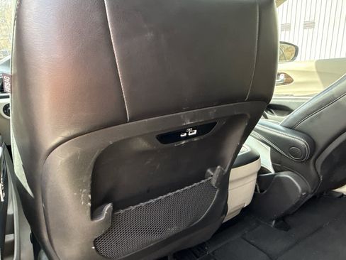 Used 2024 Chrysler Pacifica Limited image 29