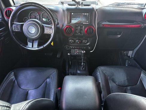 Used 2015 Jeep Wrangler Unlimited Rubicon w/ Connectivity Group image 25