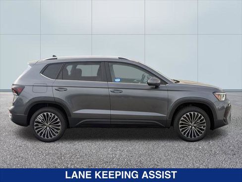 New 2026 Volkswagen Taos SE FWD image 6