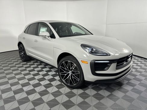 Certified 2025 Porsche Macan image 7