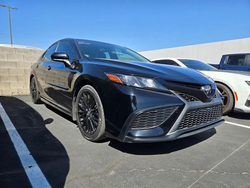 Used 2022 Toyota Camry SE image 1