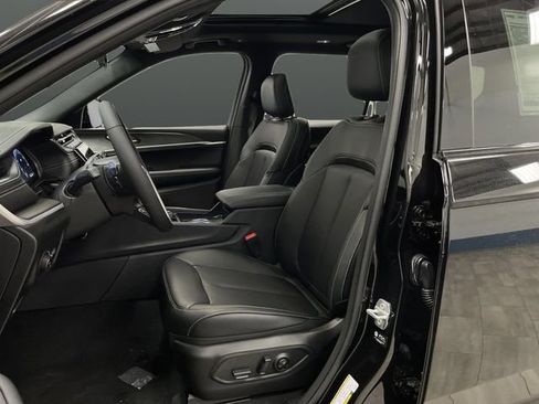 New 2025 Jeep Grand Cherokee L Limited w/ Black Appearance Package image 4