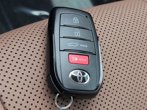 Used 2024 Toyota Grand Highlander AWD image 29