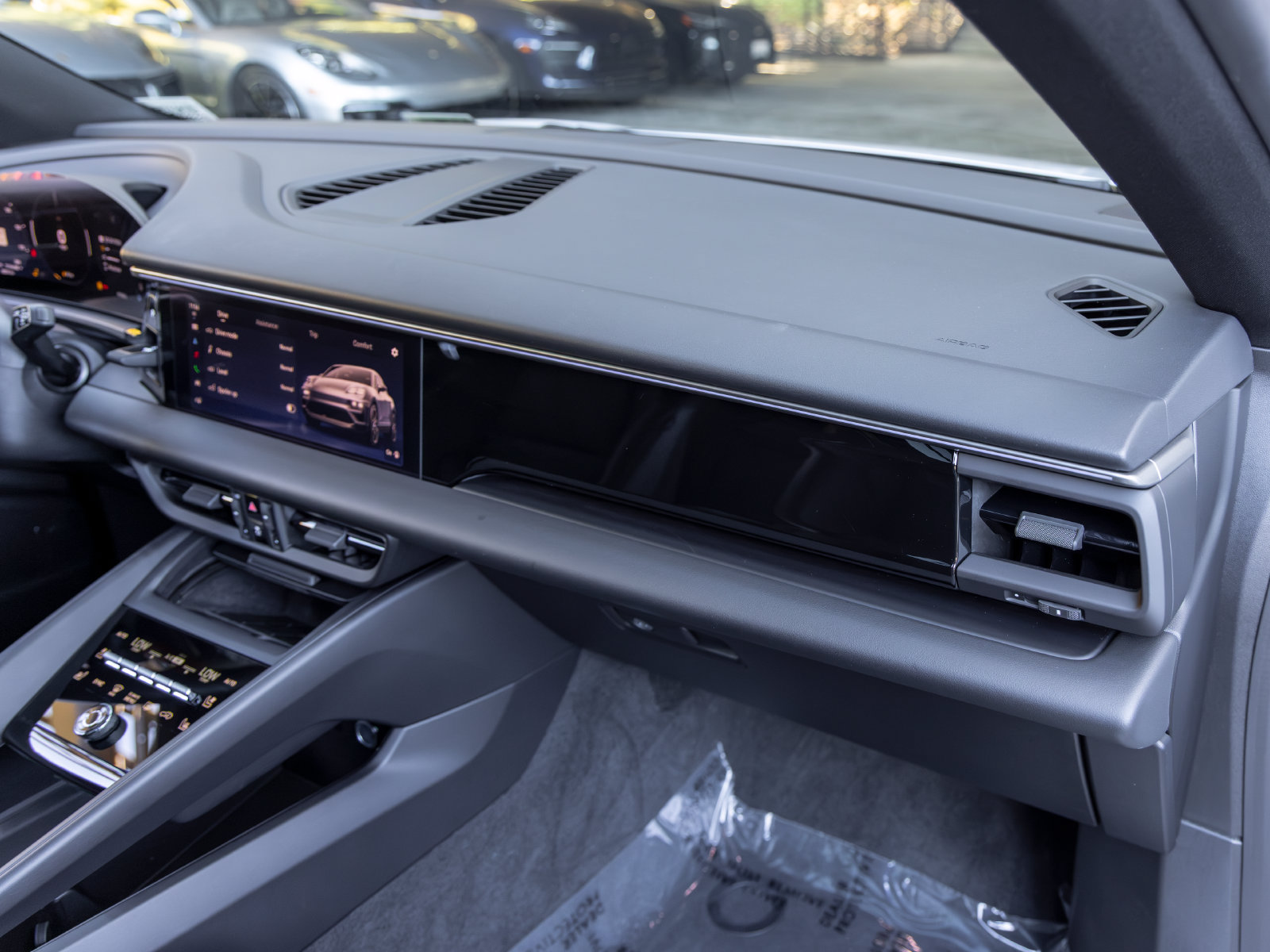 Certified 2025 Porsche Macan Electric RWD image 61