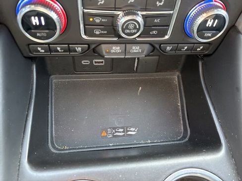 Used 2023 GMC Yukon SLT w/ SLT Luxury Package image 22