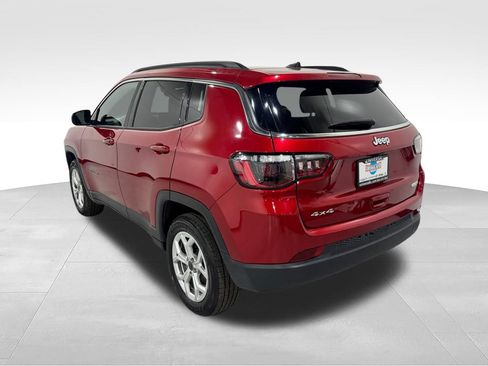 Used 2025 Jeep Compass Latitude w/ Sun & Sound Group AWD/4WD image 39