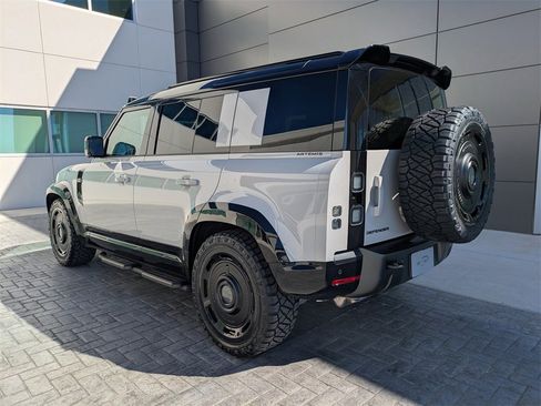 New 2026 Land Rover Defender 110 X-Dynamic SE image 6
