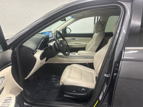 Used 2023 Genesis GV70 2.5T w/ Select Package image 9
