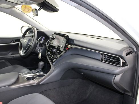 Used 2021 Toyota Camry LE image 25
