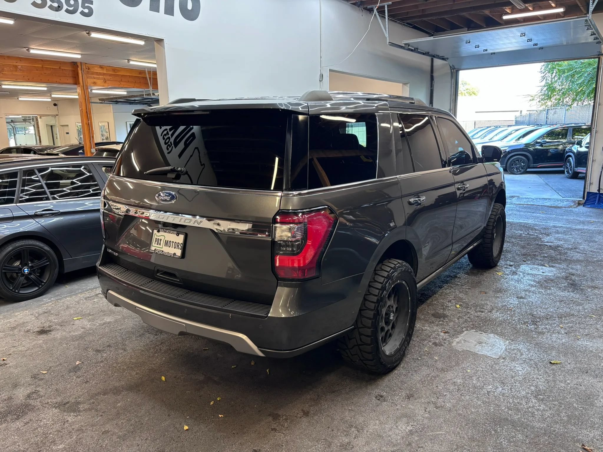 Used 2018 Ford Expedition Limited AWD/4WD image 5