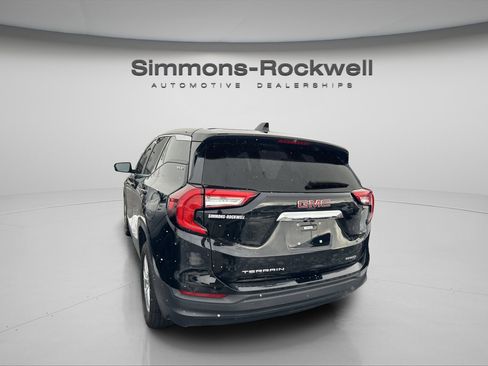 Used 2024 GMC Terrain SLE image 6