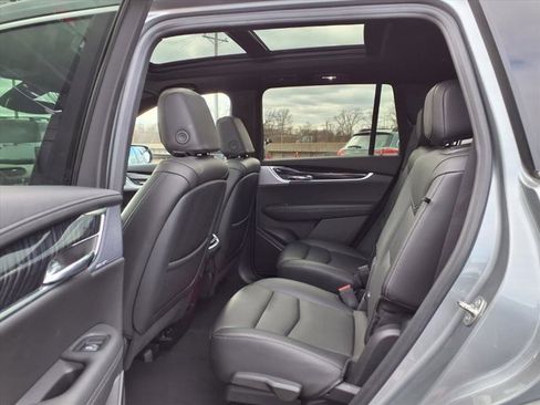 Used 2025 Cadillac XT6 Premium Luxury image 31