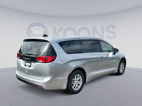 New 2026 Chrysler Voyager LX image 7