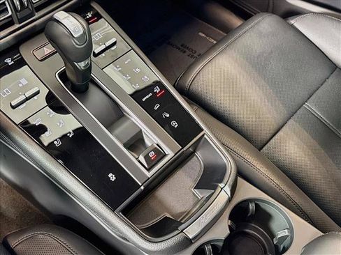 Certified 2026 Porsche Macan Turbo AWD/4WD image 19