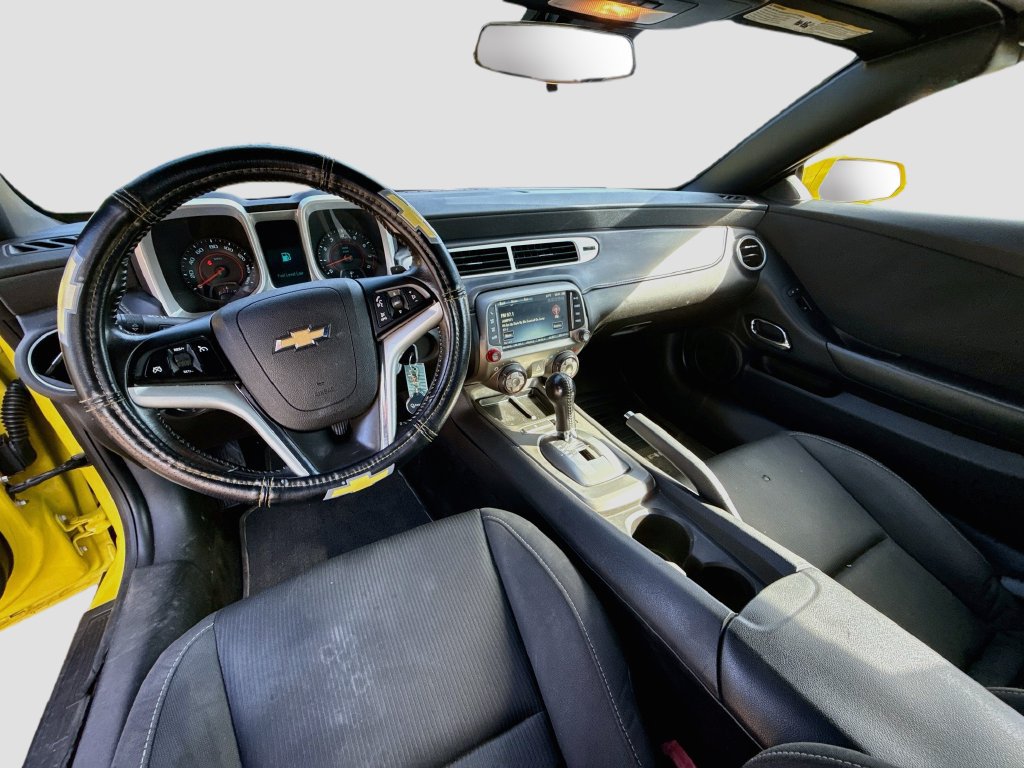 Used 2015 Chevrolet Camaro LT RWD image 9