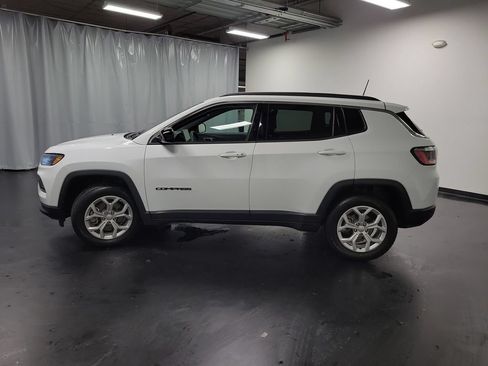 Used 2024 Jeep Compass Latitude AWD/4WD image 5