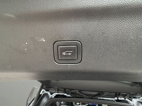 Used 2024 GMC Yukon XL Denali Ultimate AWD/4WD image 17